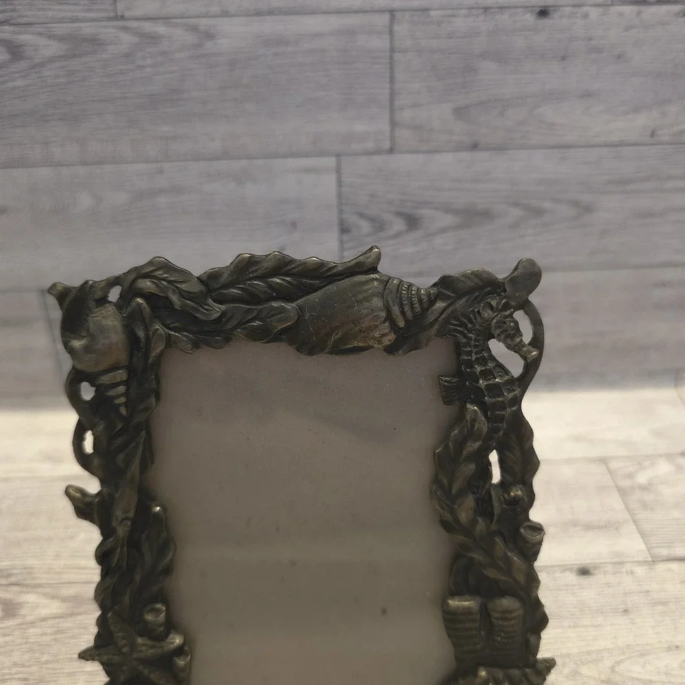 The Unbranded Brand metal picture